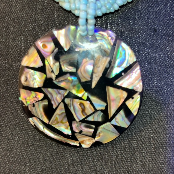 # 397-Elegant Abalone shell design necklace with blue beaded chain - Picture 5 of 14